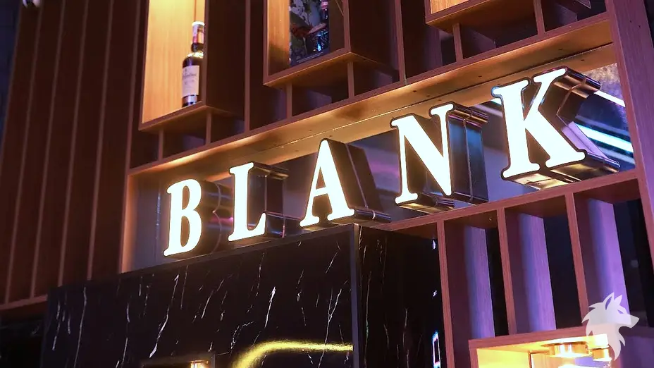 블랭크 라운지 바 간판