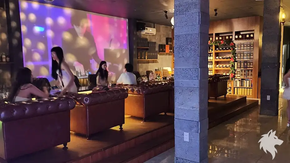 실내 라운지 전경