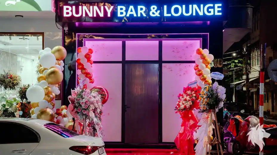 풍선 장식의 바 입구