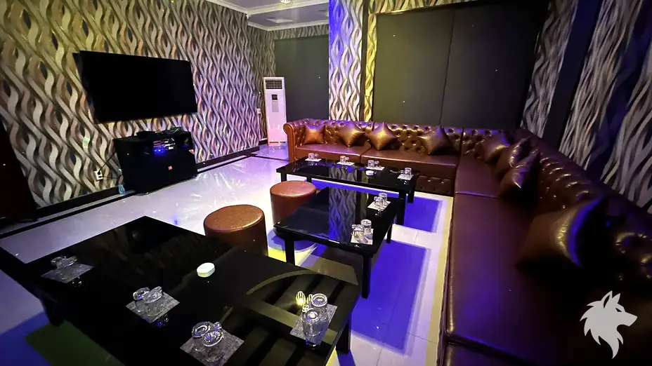 대형 소파가 있는 룸