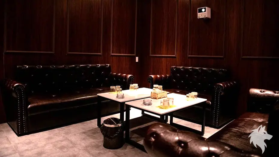 어두운 조명의 프라이빗 룸