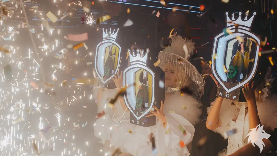 폭죽과 샴페인 조명