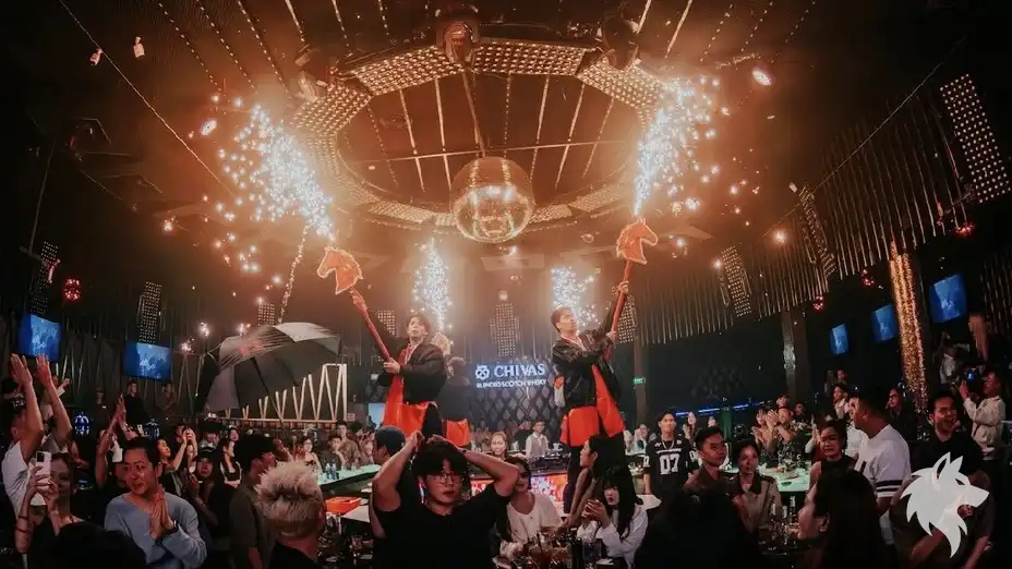 불꽃 튀는 말머리 소품