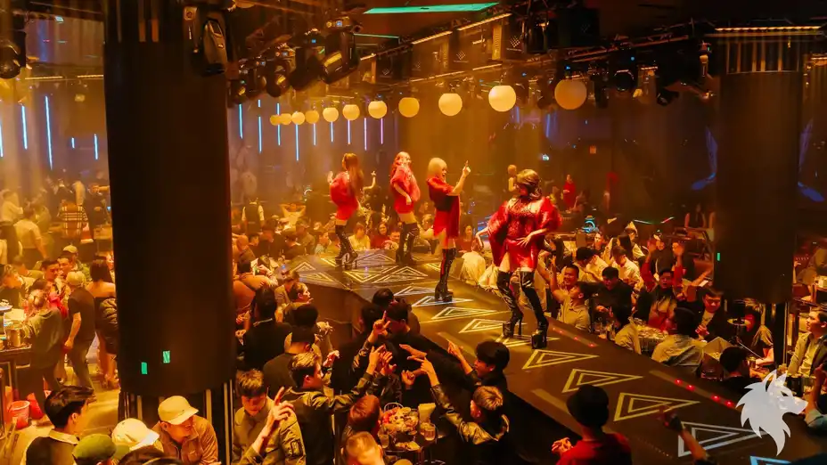 런웨이 위의 댄서들