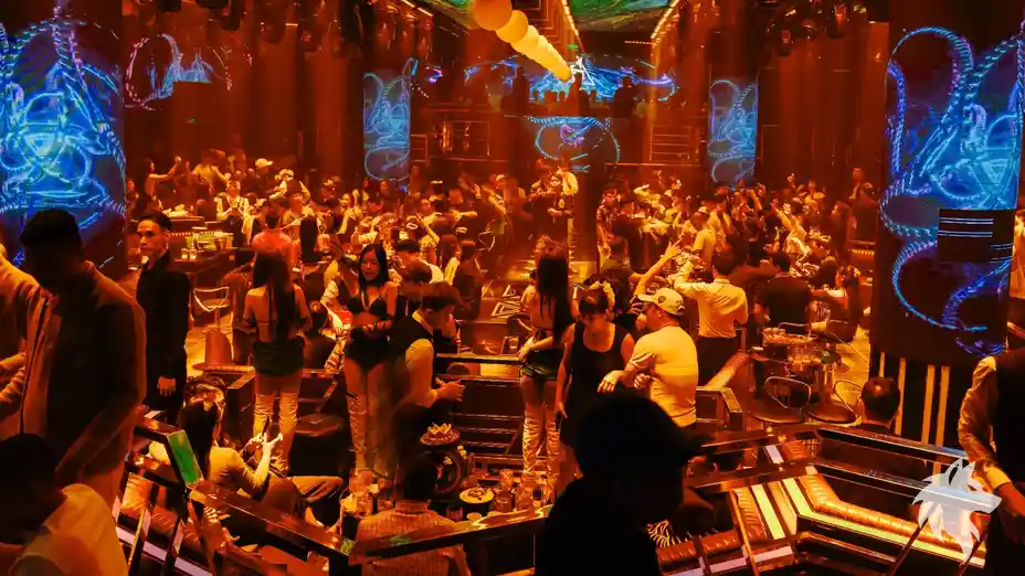 붐비는 클럽 내부