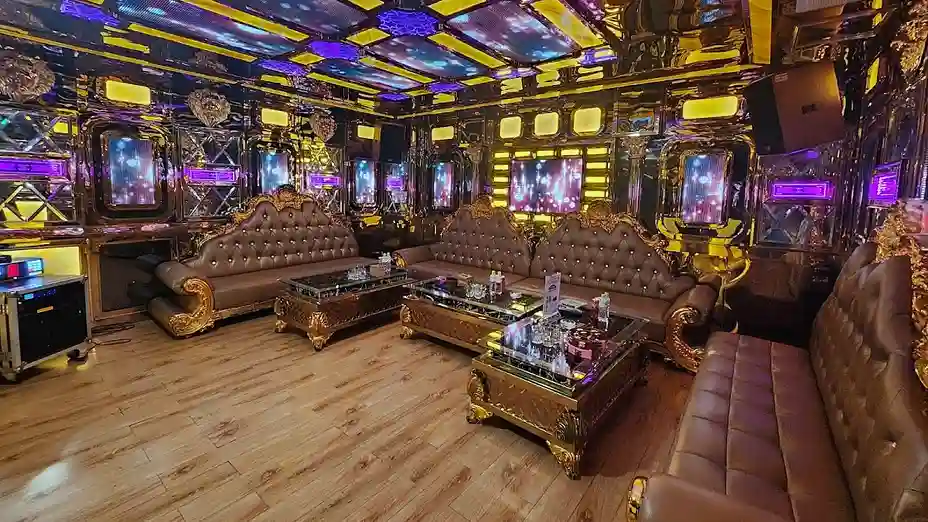 다낭 벤츠 가라오케 이미지