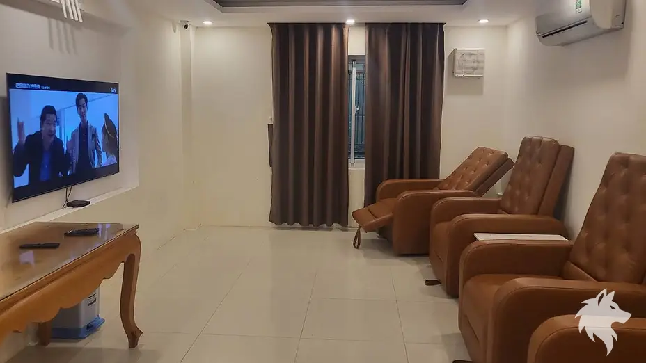 편안한 리클라이너 소파 대기 공간