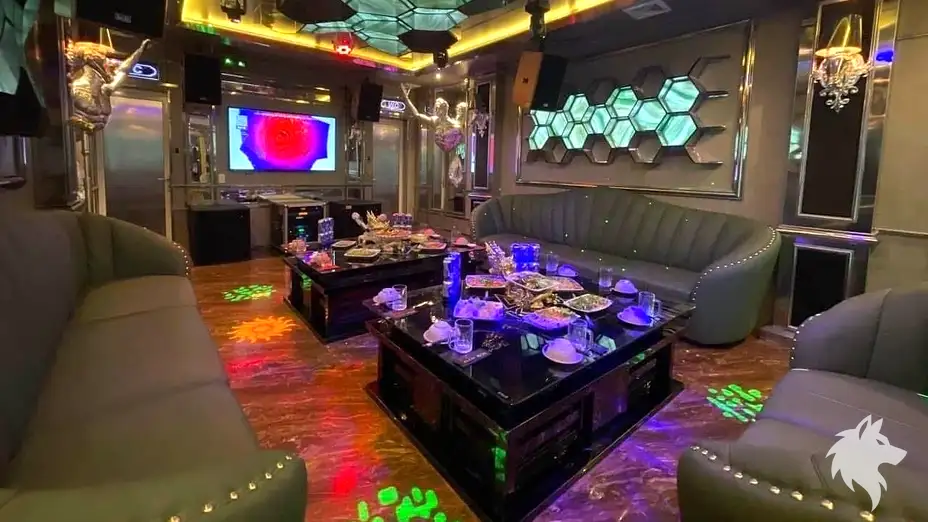 단체를 위한 넓은 파티 룸