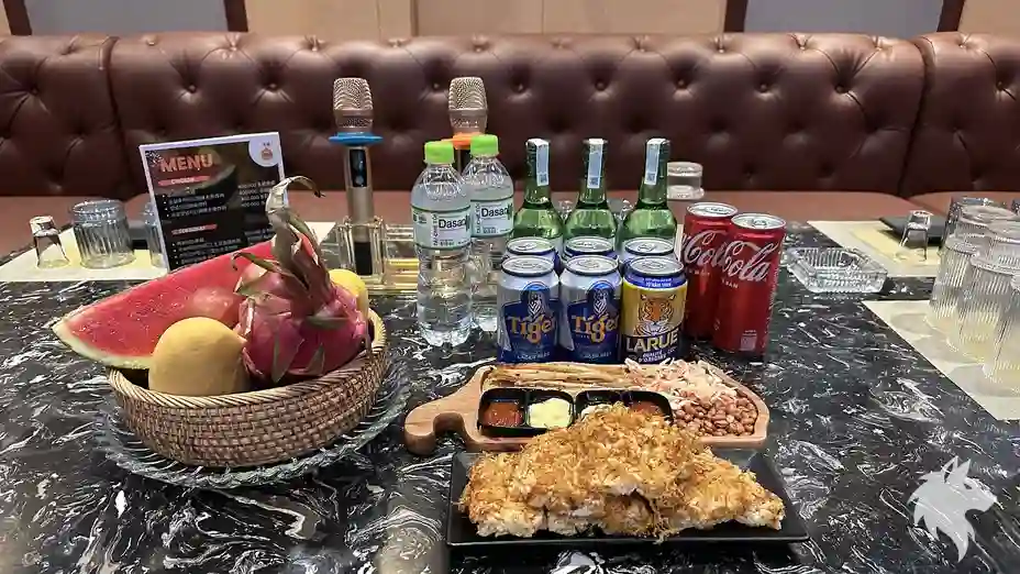 과일 안주와 주류 상차림