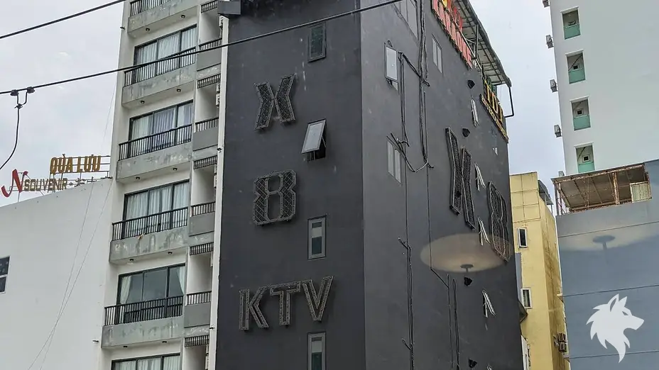다낭 X8 가라오케 건물