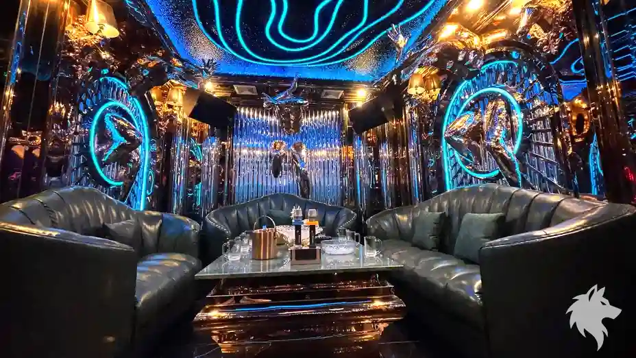 사이버펑크 느낌의 룸