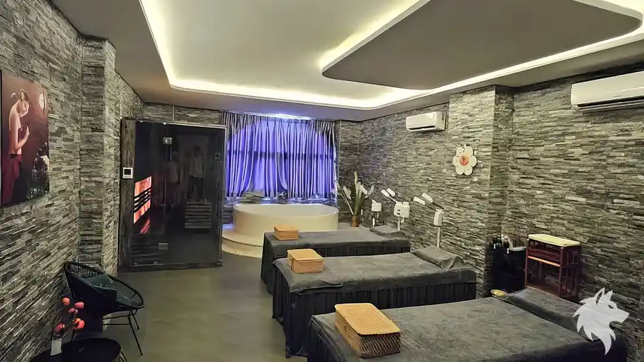 3인용 대형 스파 시설