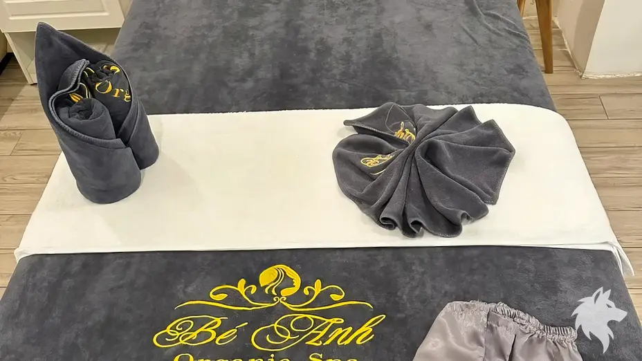 꽃 모양으로 접어둔 타월