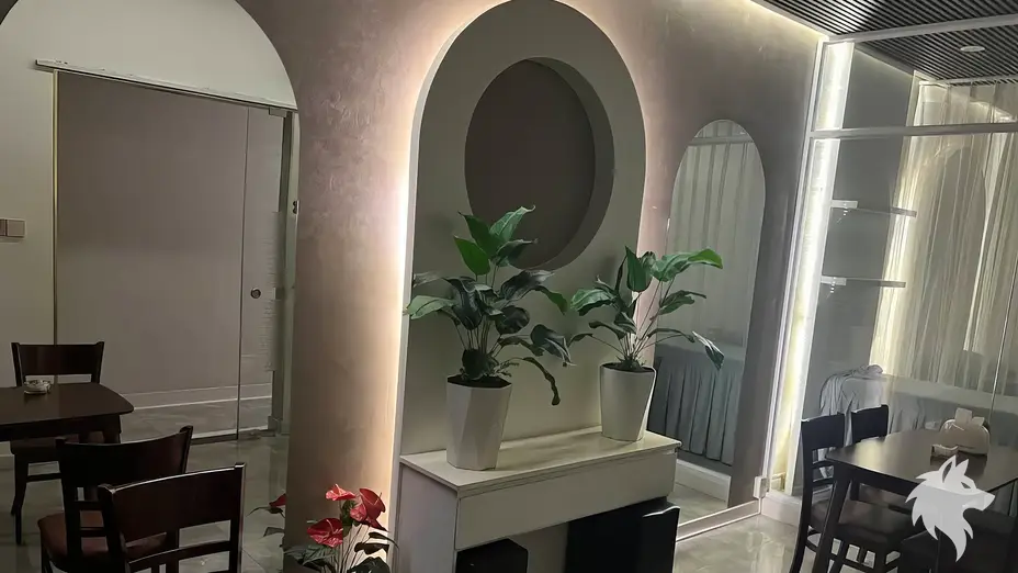 아치형 인테리어가 돋보이는 휴식 공간