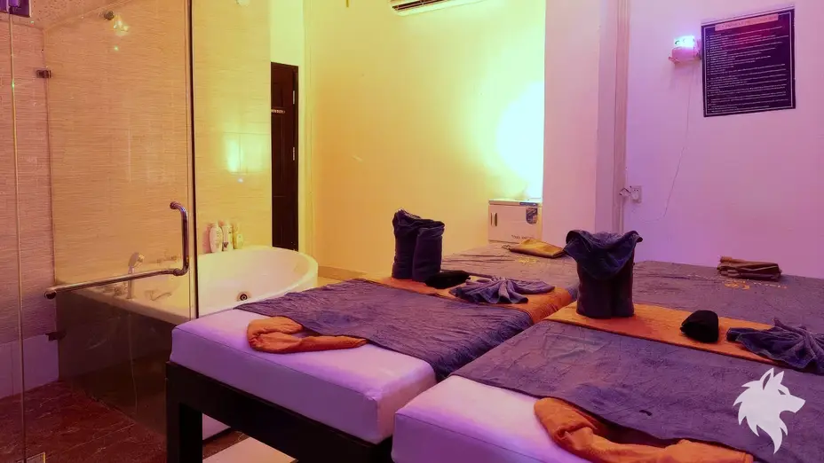 밝은 톤의 2인 마사지실