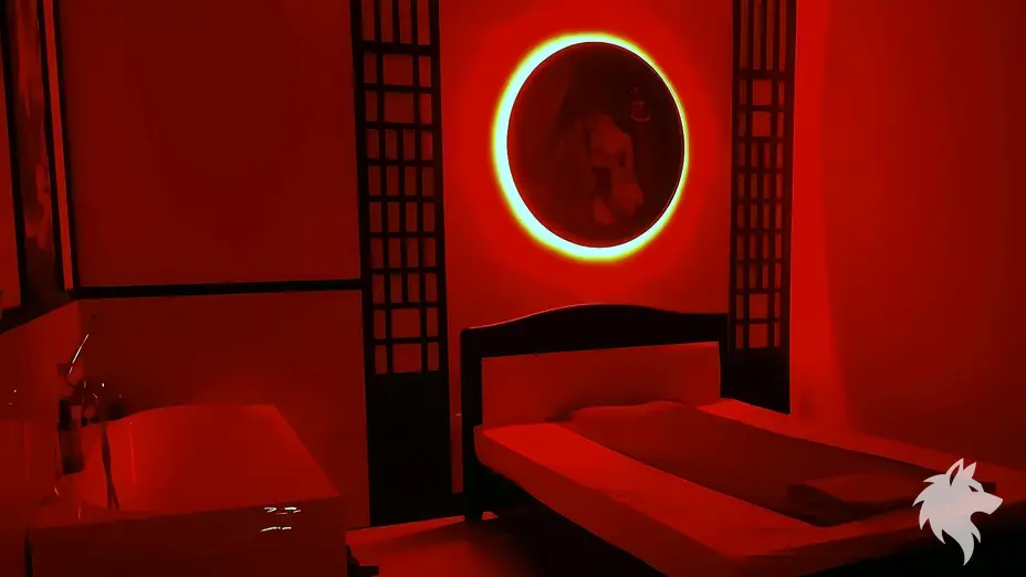 붉은 조명의 1인 마사지실